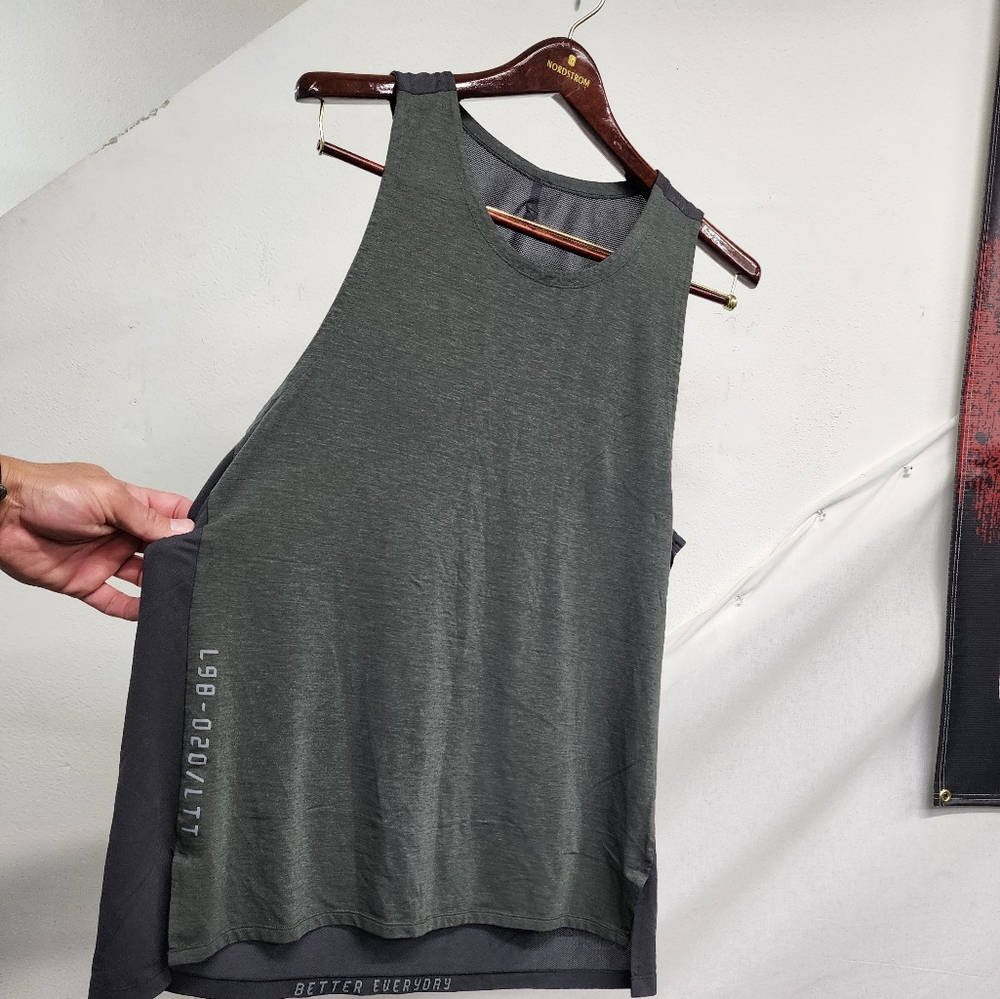 Lululemon lightweight Tank top Mens, XL. 2 tones of Dark Grey